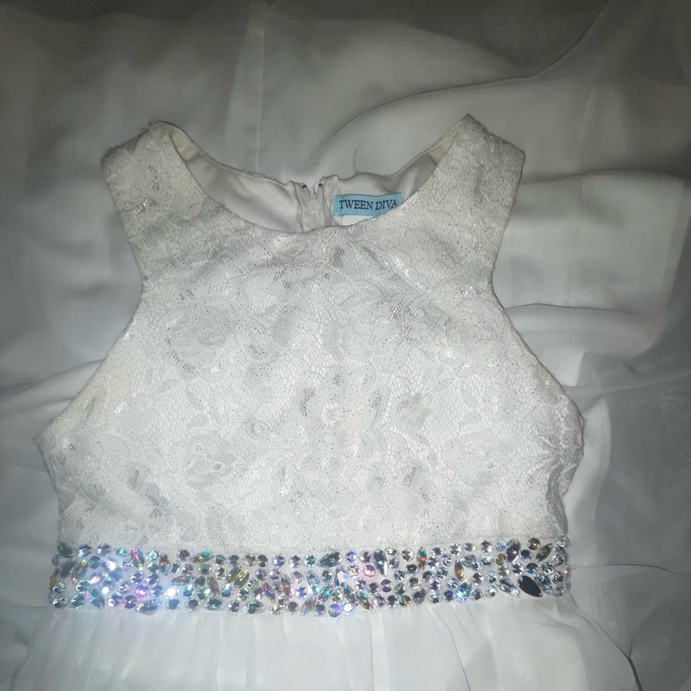 Tween dress embroidered